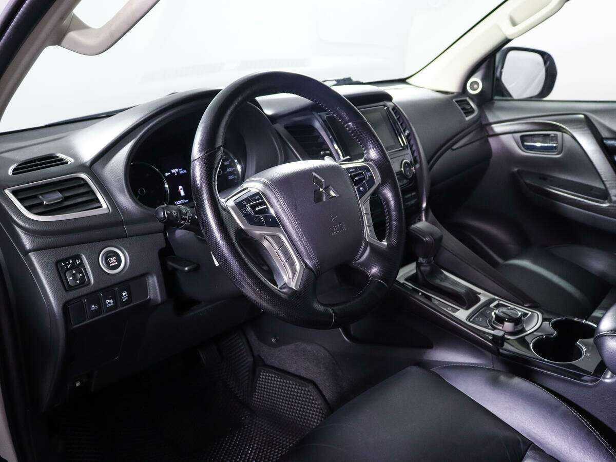 Mitsubishi Pajero Sport, 2018 Фото №12