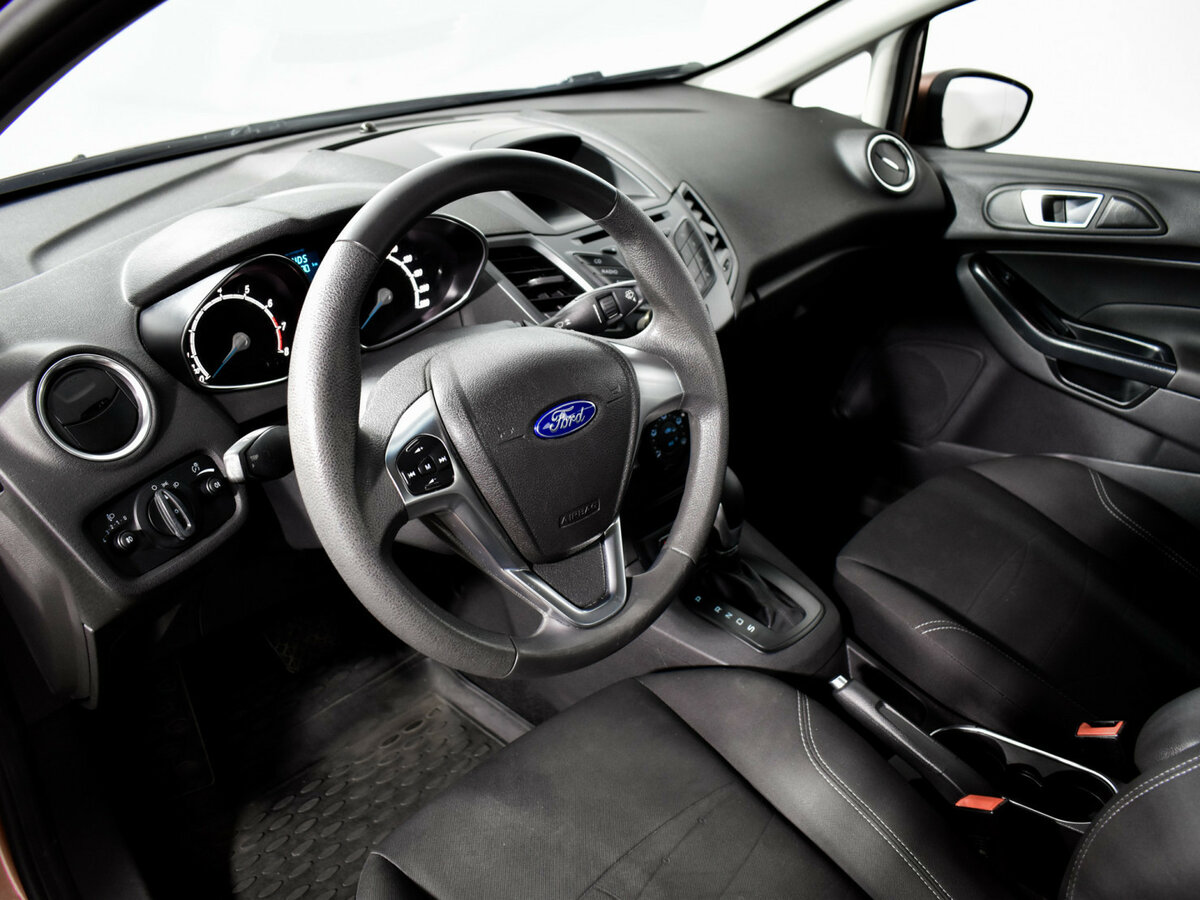 Ford Fiesta Mk6 Рестайлинг, 2016 Фото №9