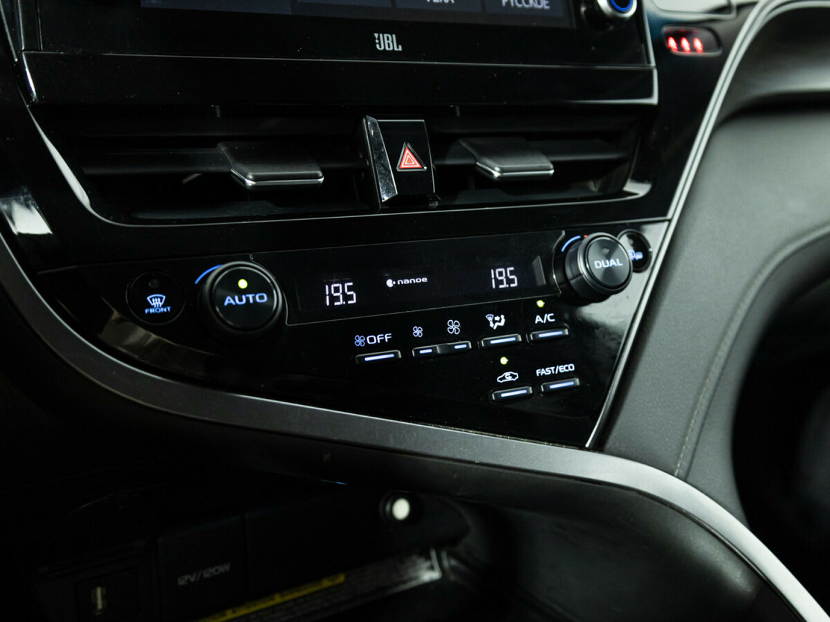 Toyota Camry VIII (XV70) Рестайлинг, 2021 Фото №17