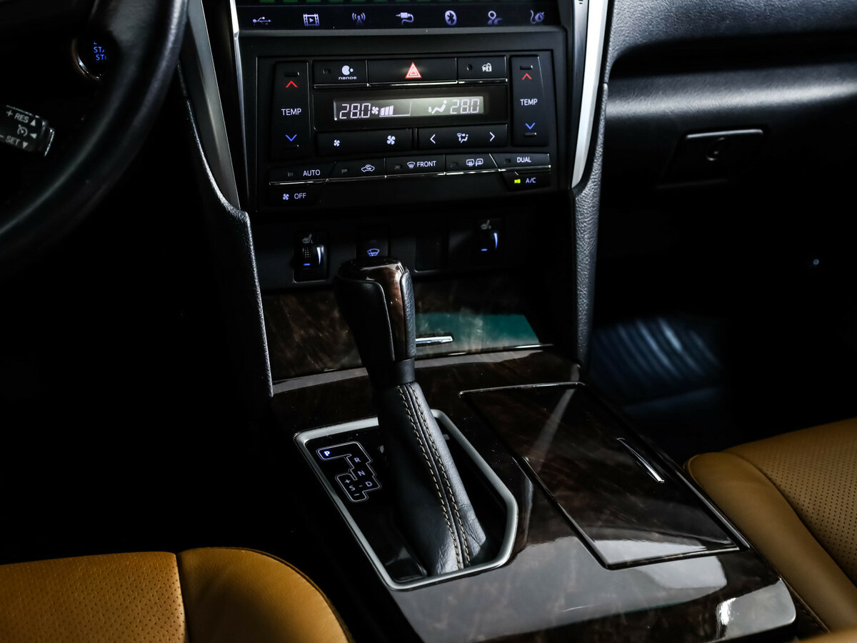 Toyota Camry VII (XV50) Рестайлинг, 2016 Фото №11