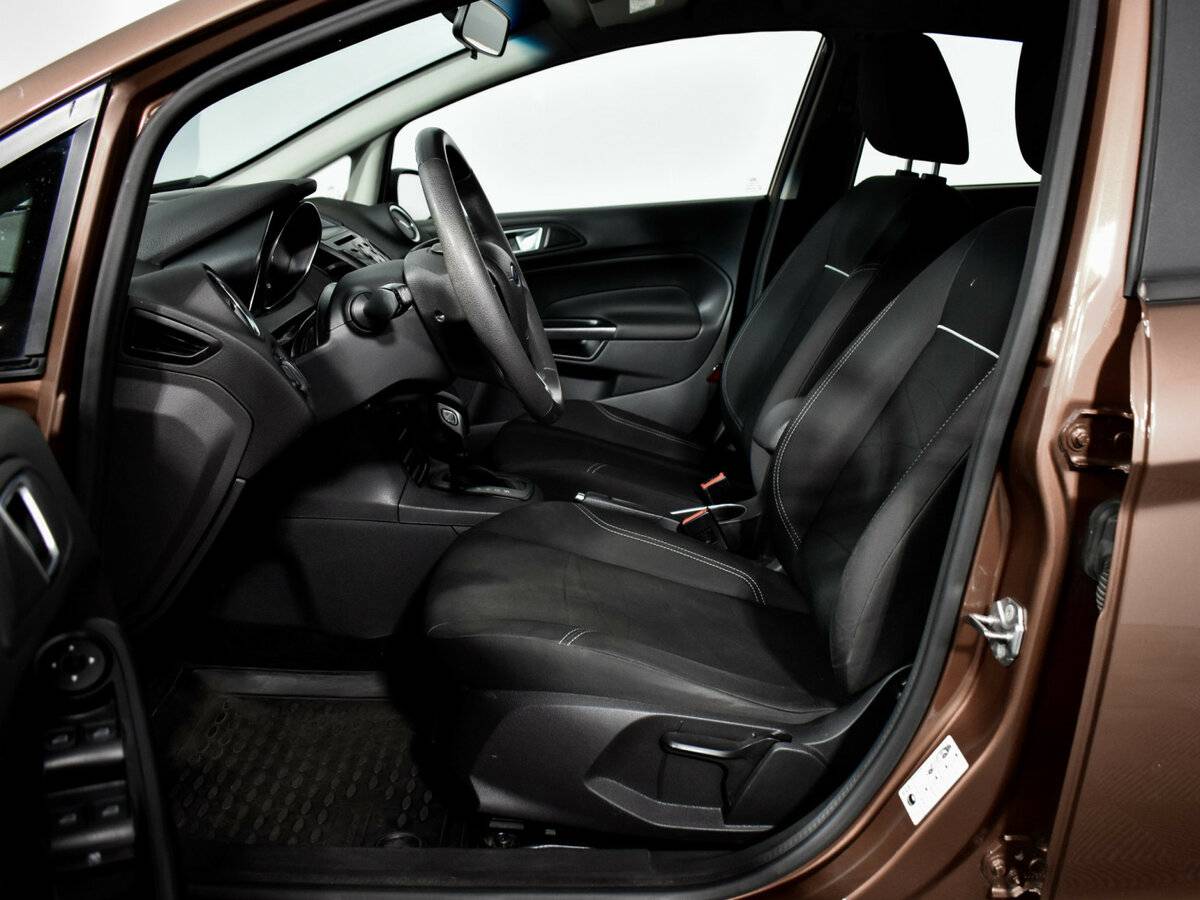 Ford Fiesta Mk6 Рестайлинг, 2016 Фото №10