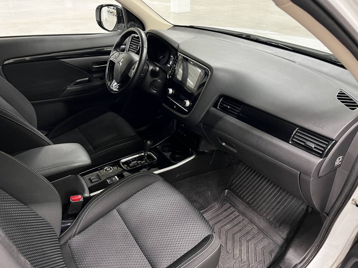 Mitsubishi Outlander, 2021 Фото №11