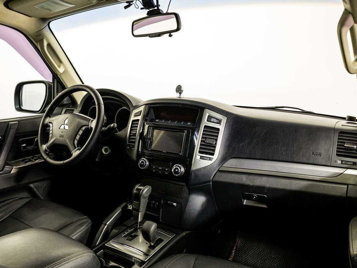 Mitsubishi Pajero, 2015 Фото №9
