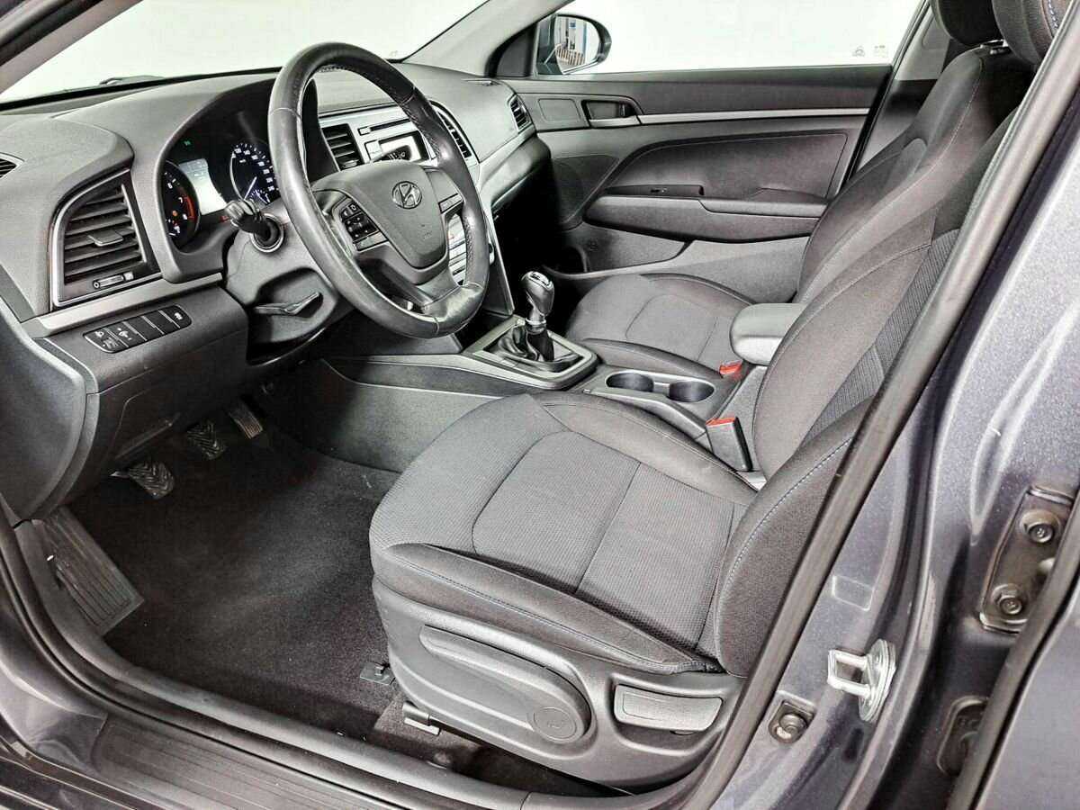 Hyundai Elantra, 2018 Фото №16