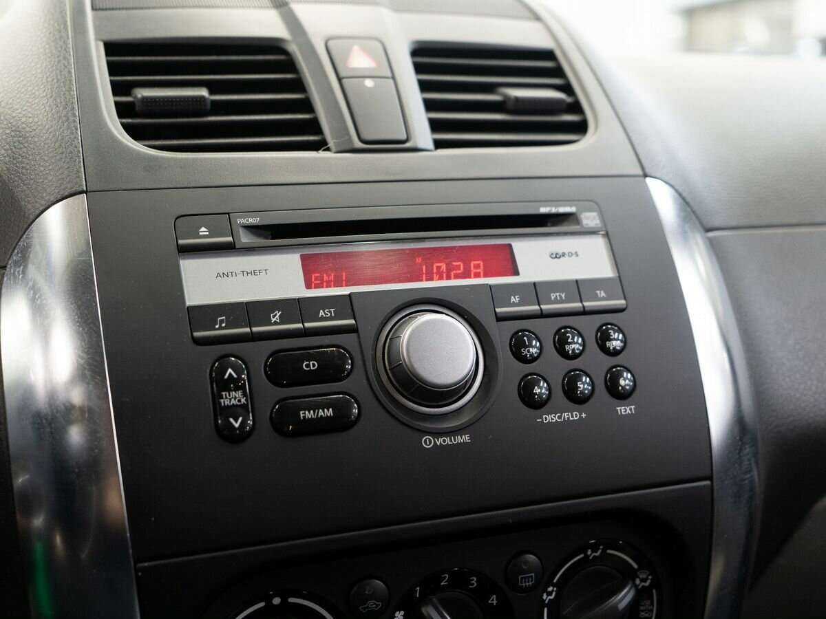 Suzuki SX4, 2010 Фото №12