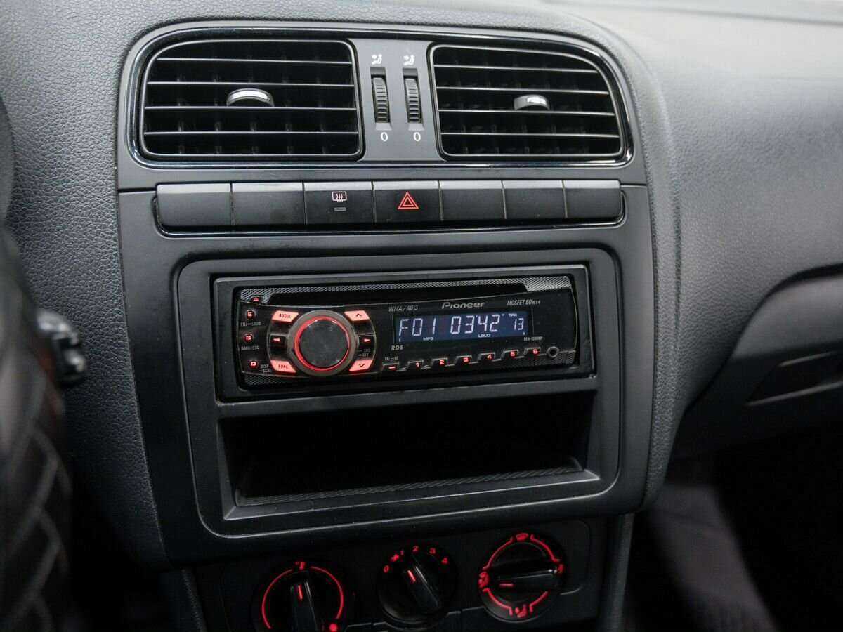 Volkswagen Polo, 2010 Фото №17