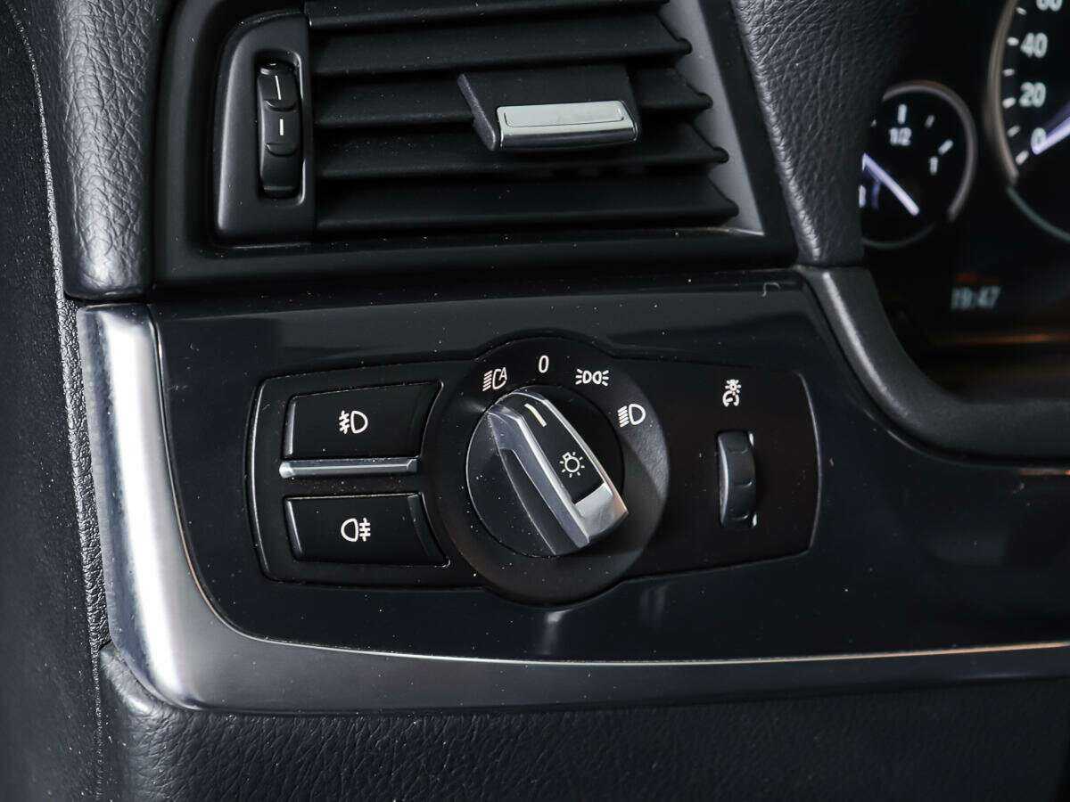 BMW 5 серии 520i, 2015 Фото №18