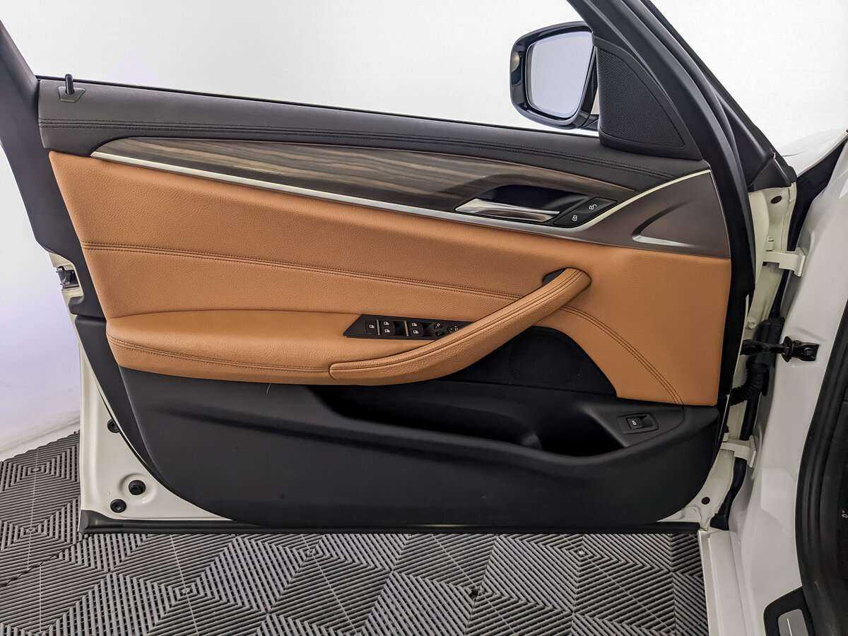 BMW 5 серии 520d xDrive, 2017 Фото №14