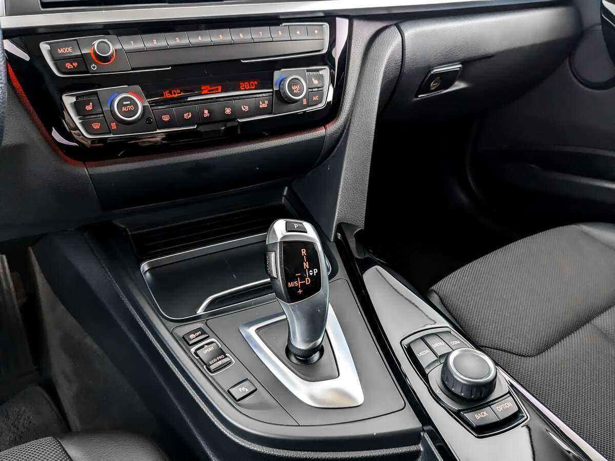 BMW 3 серии 318i, 2018 Фото №25