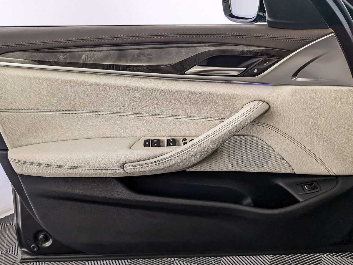 BMW 5 серии 520i, 2017 Фото №15