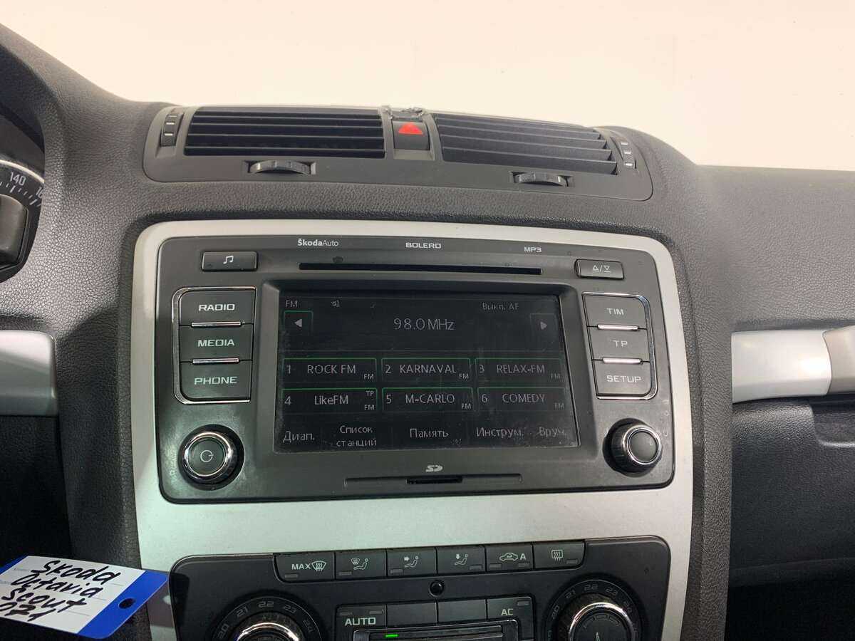 Skoda Octavia Scout, 2011 Фото №13