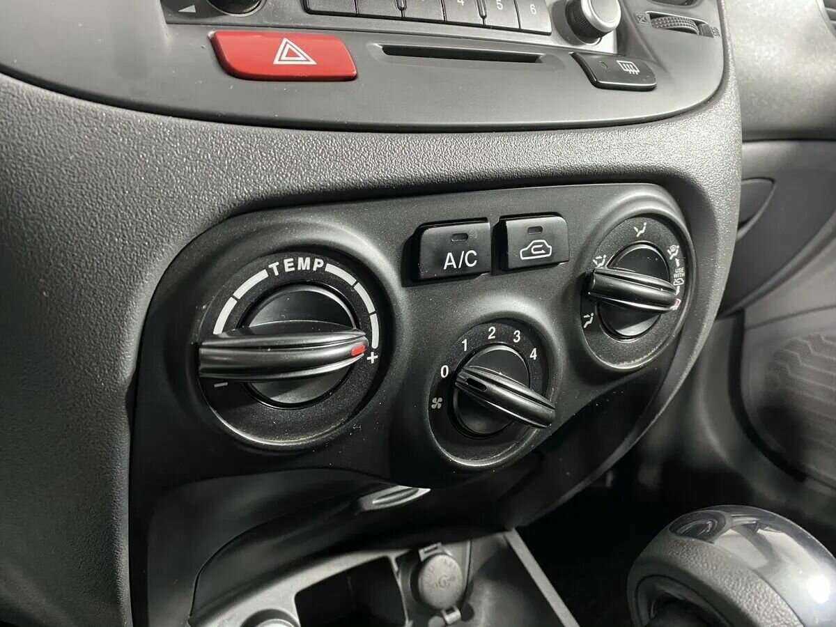 Kia Rio, 2010 Фото №12