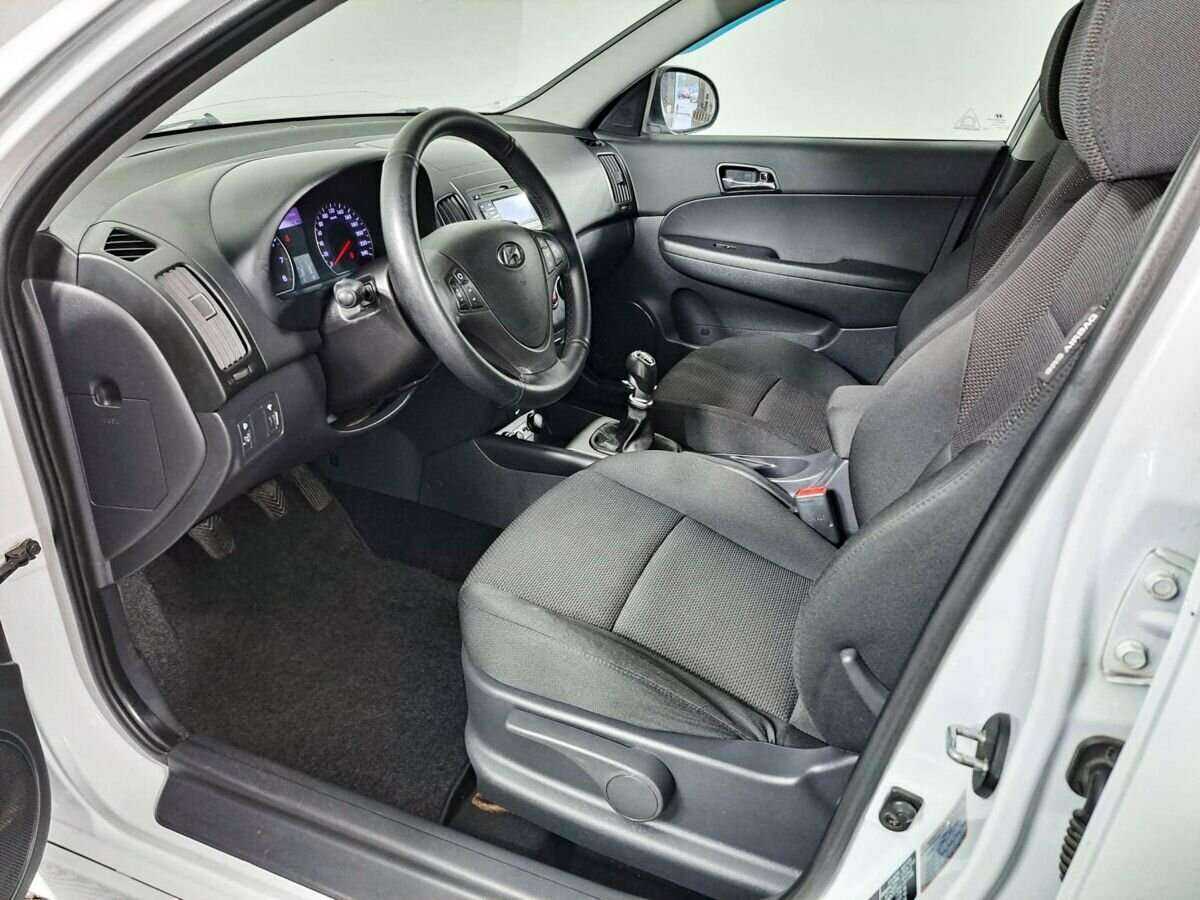 Hyundai i30, 2011 Фото №16