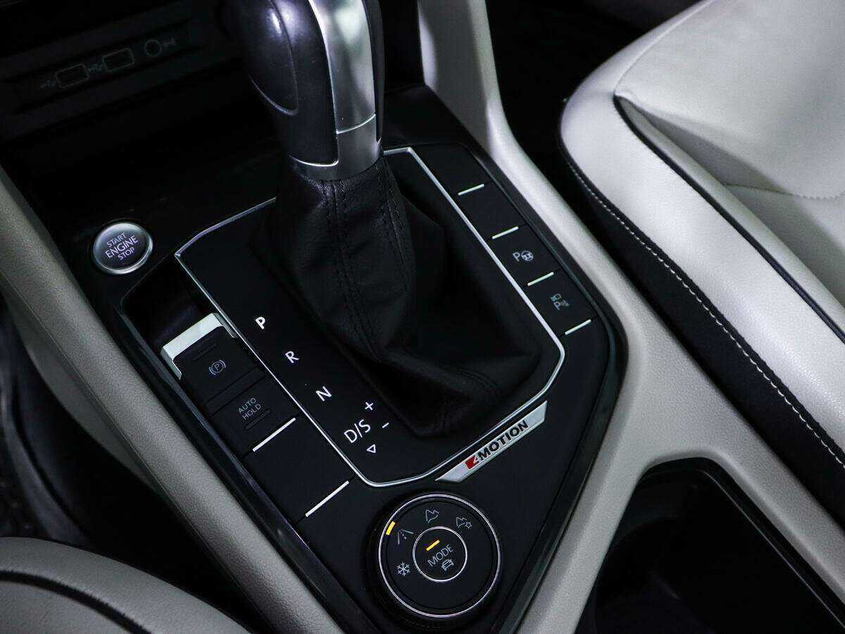 Volkswagen Tiguan, 2018 Фото №19