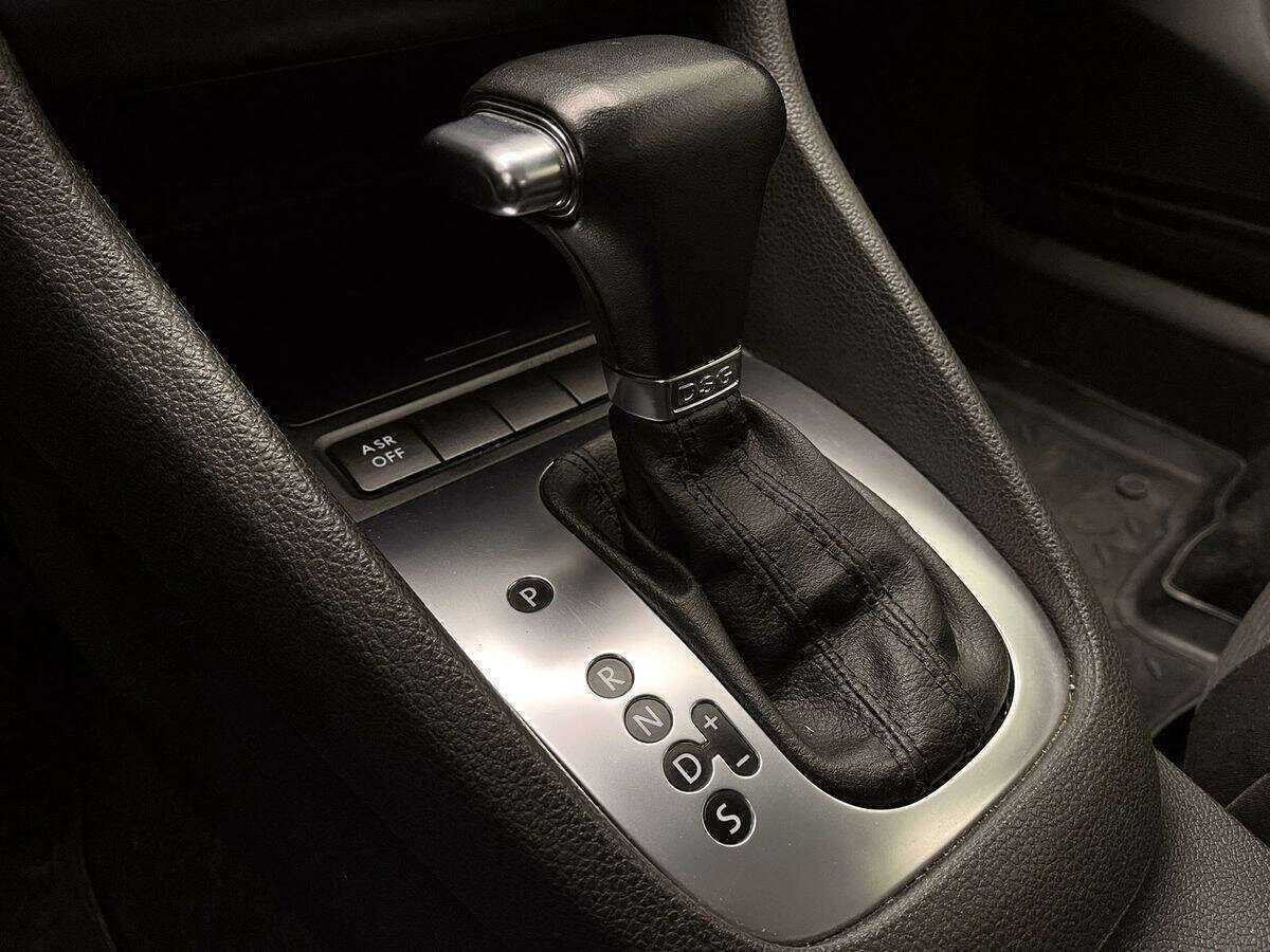 Volkswagen Golf, 2010 Фото №15