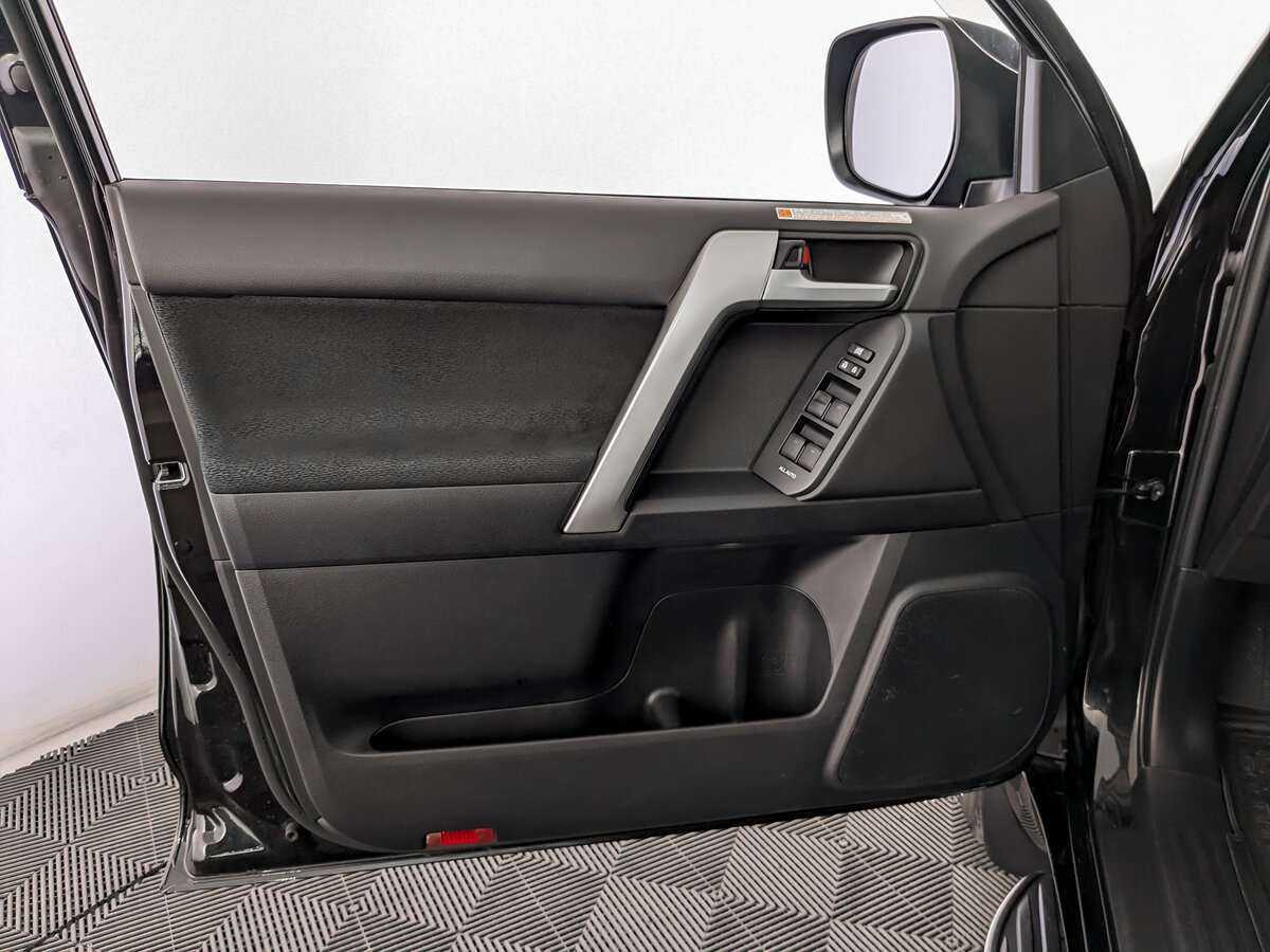 Toyota Land Cruiser Prado, 2021 Фото №16