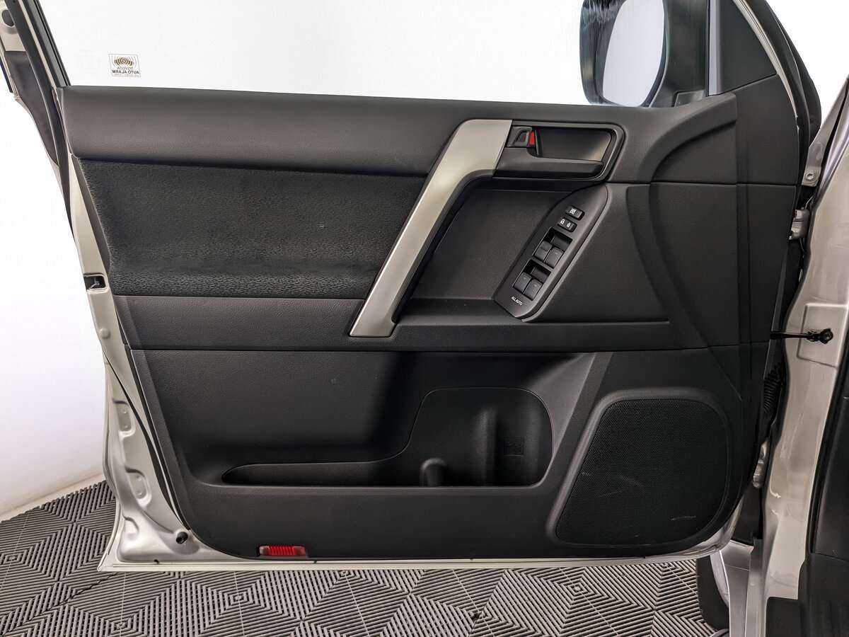 Toyota Land Cruiser Prado, 2022 Фото №14
