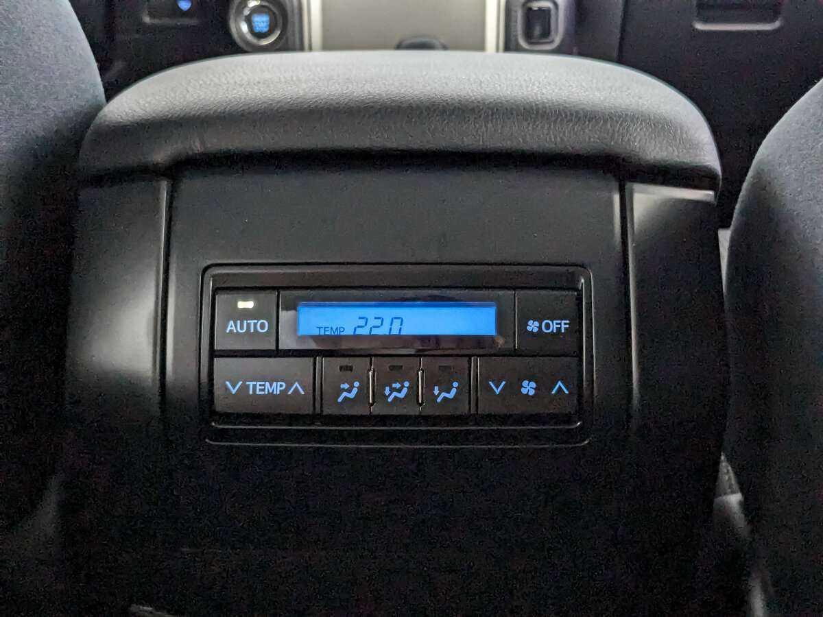 Toyota Land Cruiser Prado, 2022 Фото №25