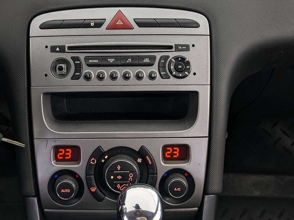 Peugeot 308, 2011 Фото №13