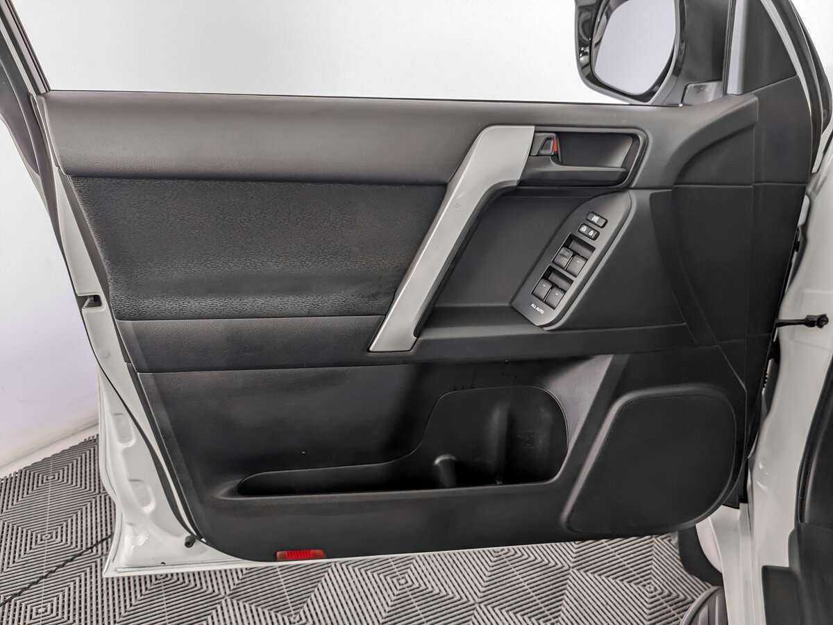 Toyota Land Cruiser Prado, 2019 Фото №15