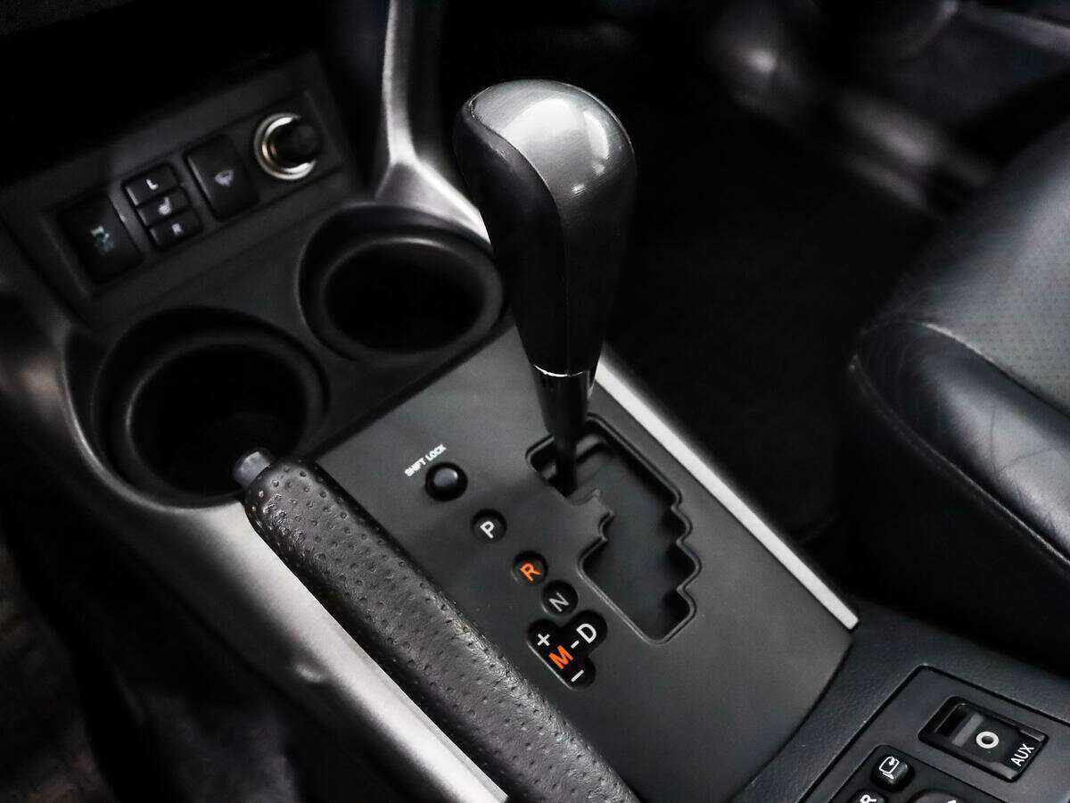 Toyota RAV4, 2011 Фото №11