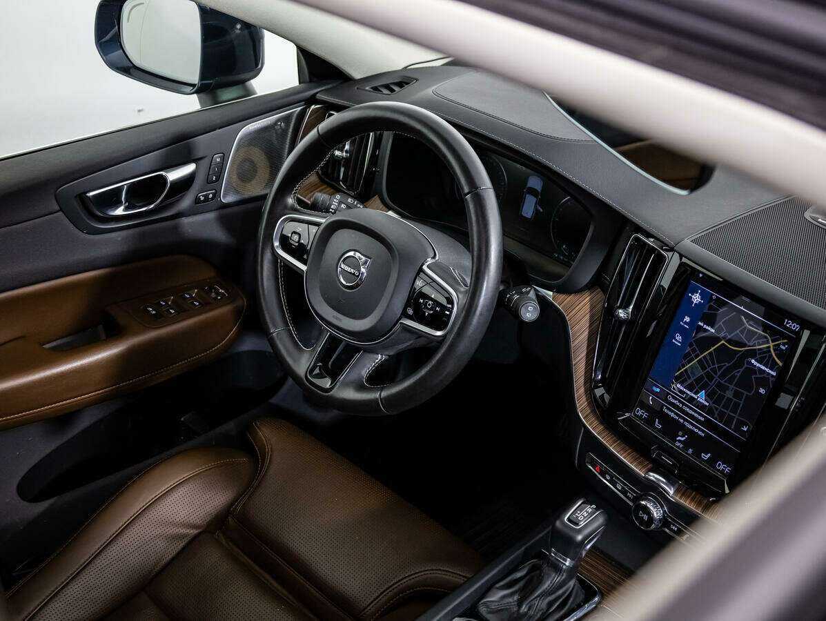 Volvo XC60, 2020 Фото №12