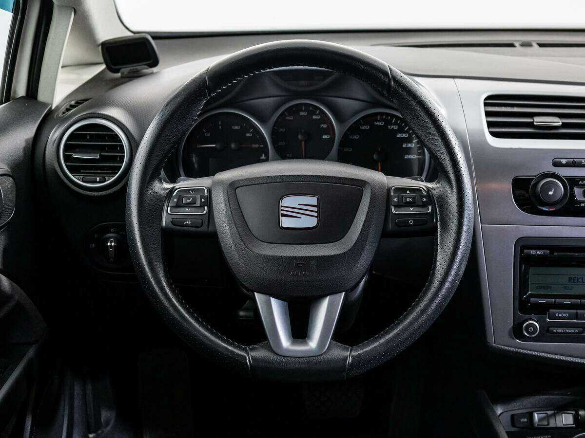 SEAT Leon, 2011 Фото №15