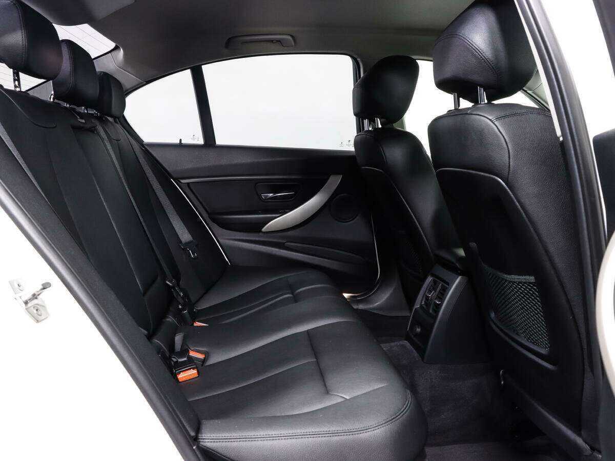BMW 3 серии 318i, 2015 Фото №16