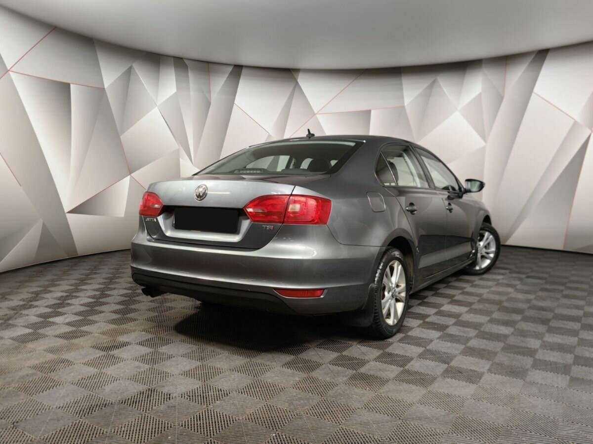 Volkswagen Jetta, 2011 - 245 345 км. | Фото №2