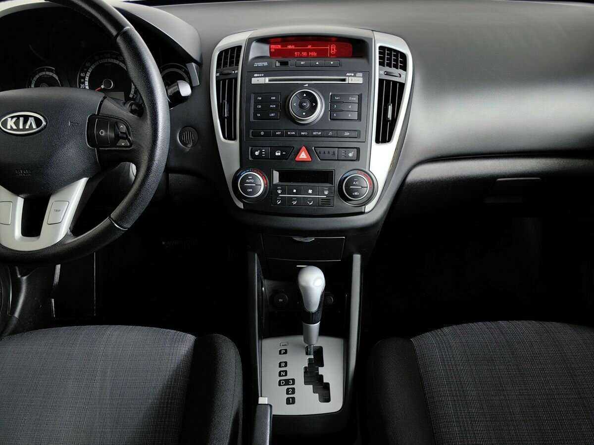 Kia Ceed, 2011 Фото №11