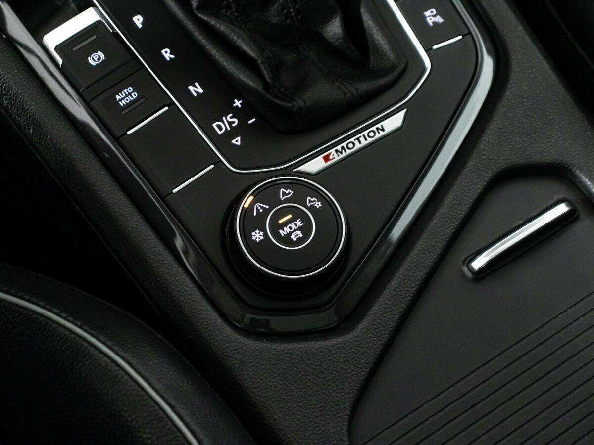 Volkswagen Tiguan, 2019 Фото №21
