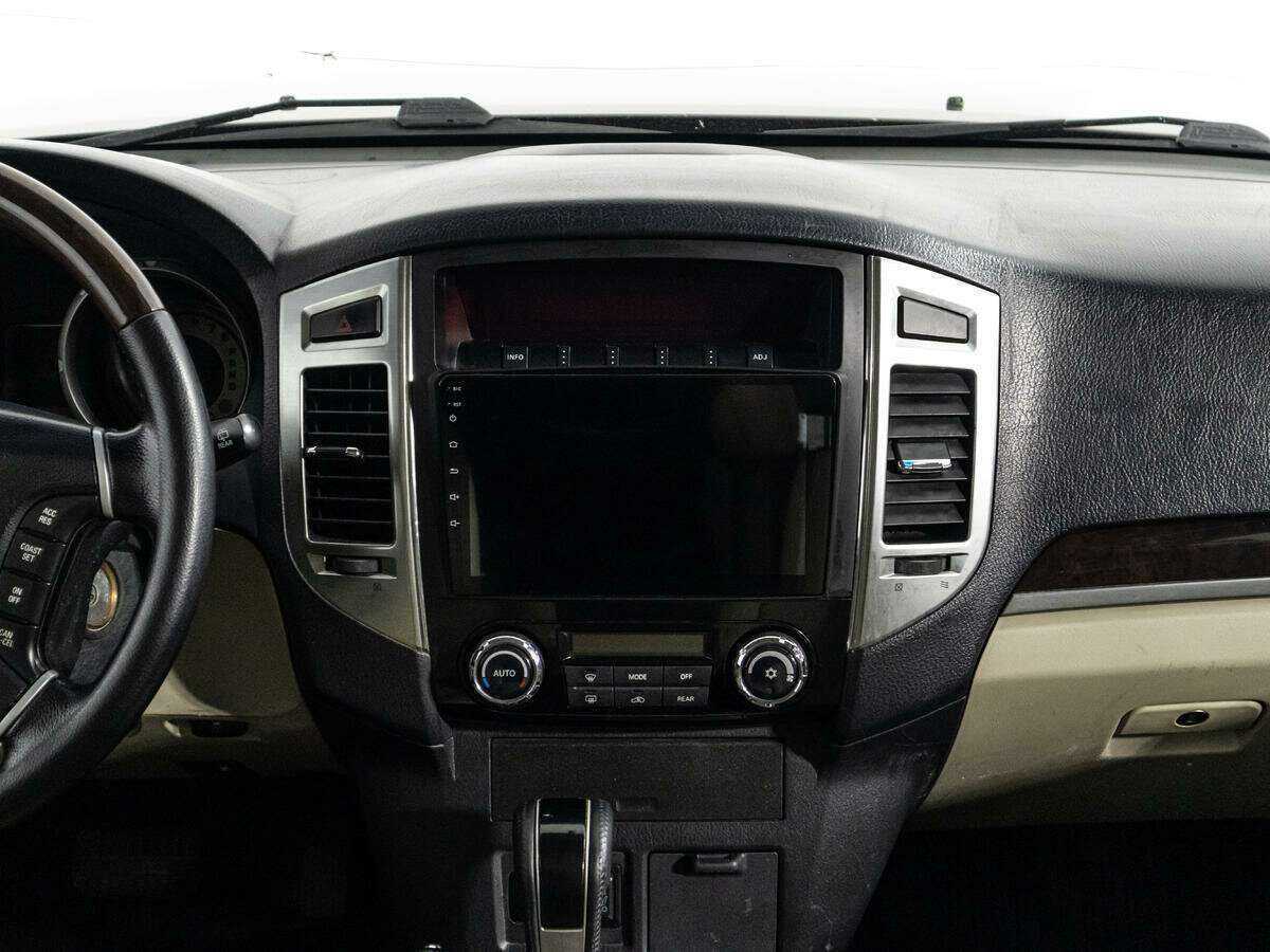 Mitsubishi Pajero, 2017 Фото №12