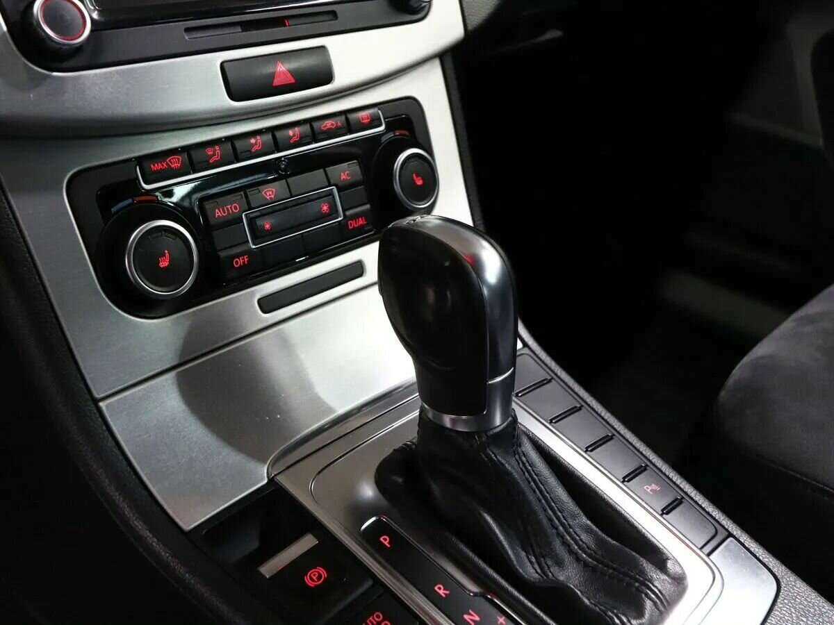 Volkswagen Passat, 2011 Фото №6