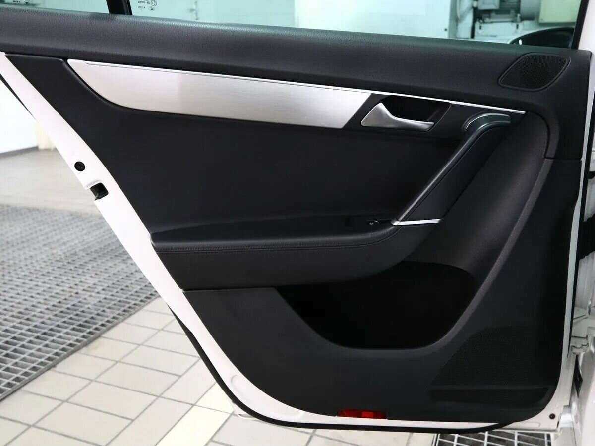 Volkswagen Passat, 2011 Фото №8