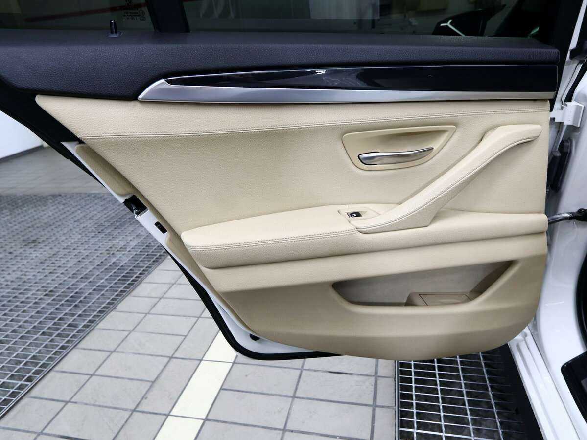 BMW 5 серии 520i, 2012 Фото №11