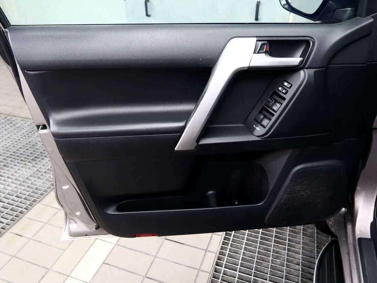 Toyota Land Cruiser Prado, 2018 Фото №8