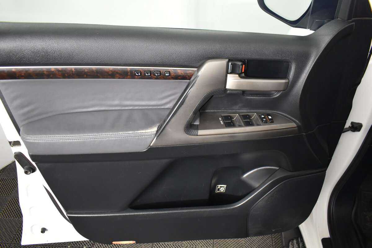 Toyota Land Cruiser, 2010 Фото №17