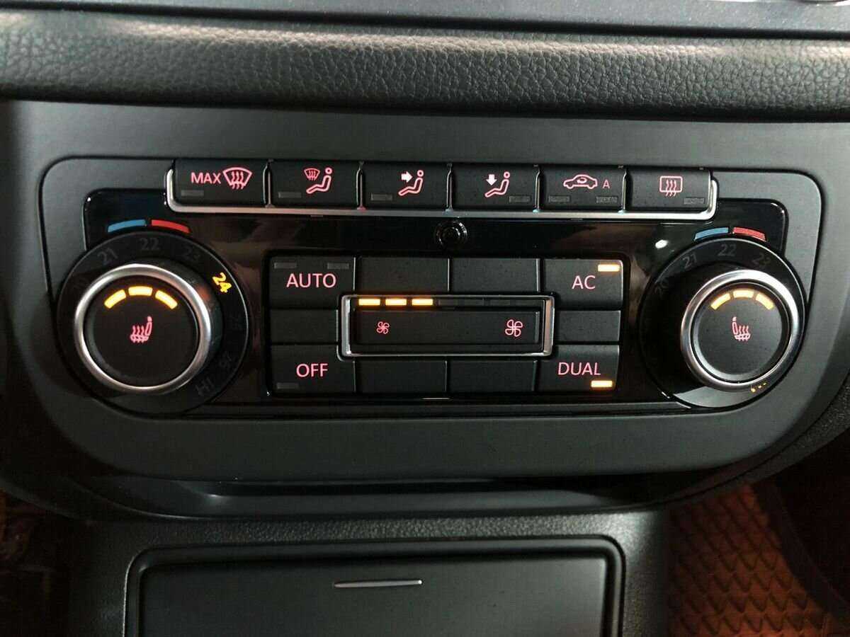 Volkswagen Tiguan, 2011 Фото №15