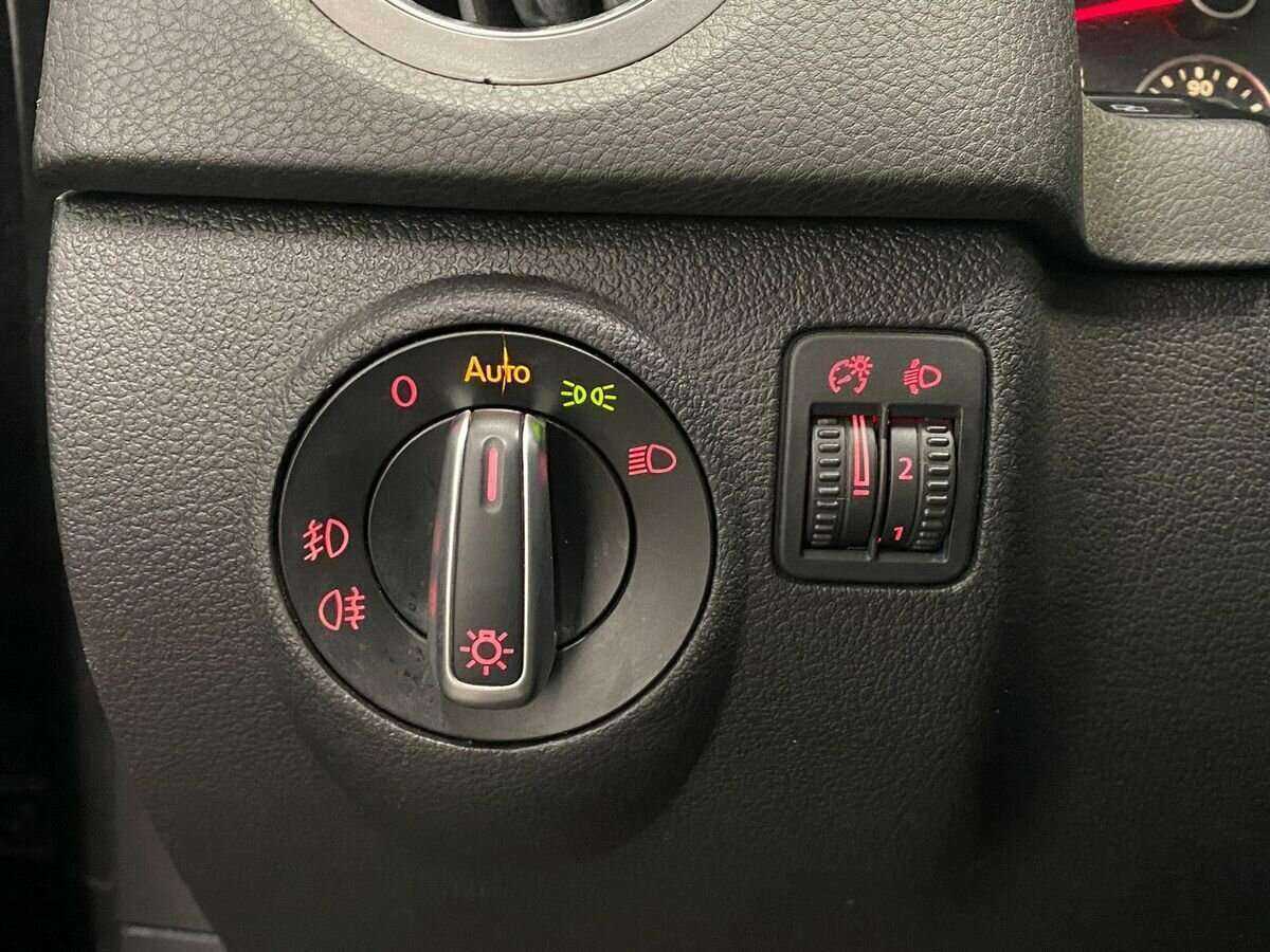 Volkswagen Tiguan, 2011 Фото №16