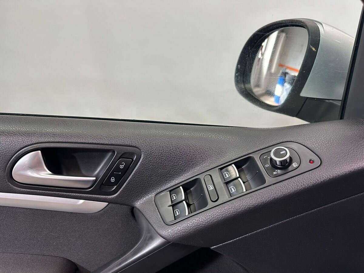 Volkswagen Tiguan, 2011 Фото №12