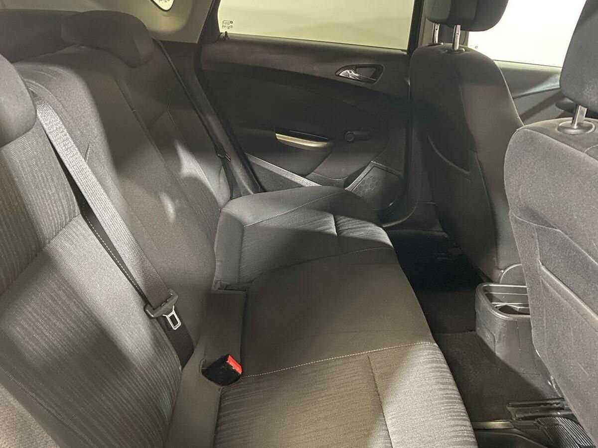 Opel Astra, 2010 Фото №11