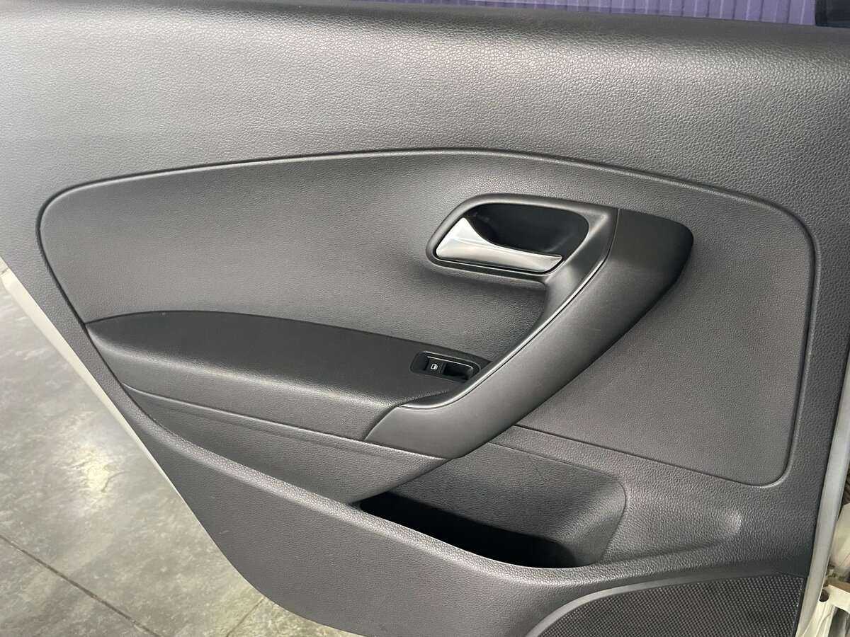 Volkswagen Polo, 2011 Фото №17