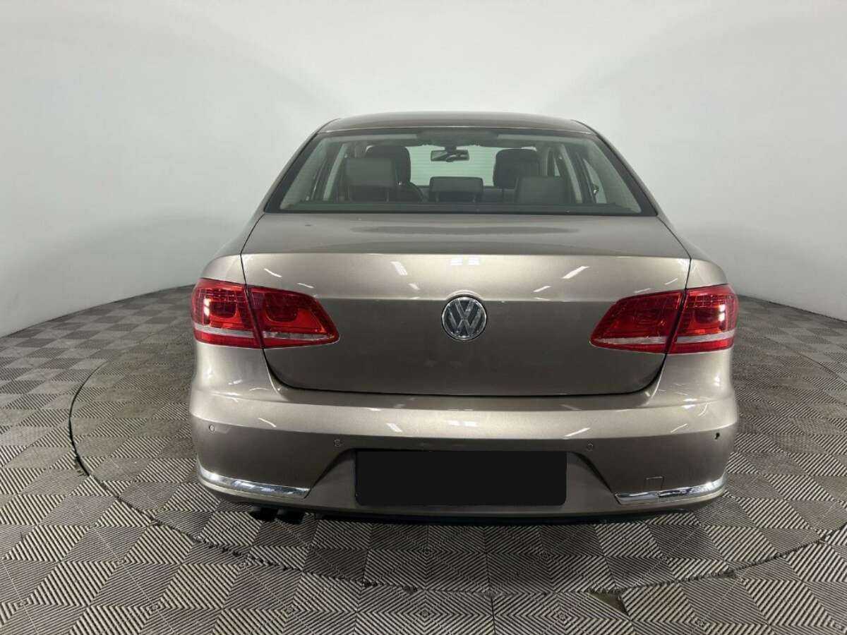 Volkswagen Passat, 2011 - 193 637 км. | Фото №3