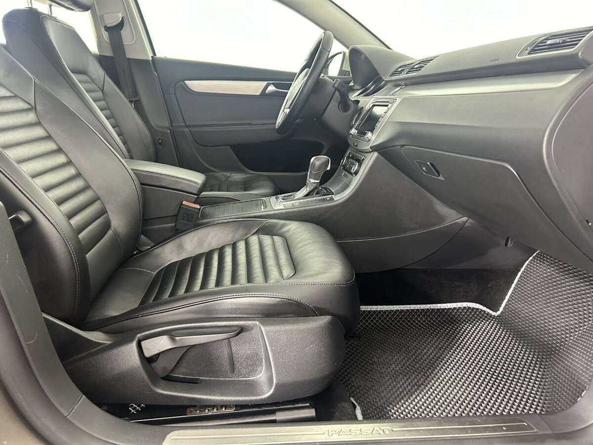 Volkswagen Passat, 2011 Фото №14