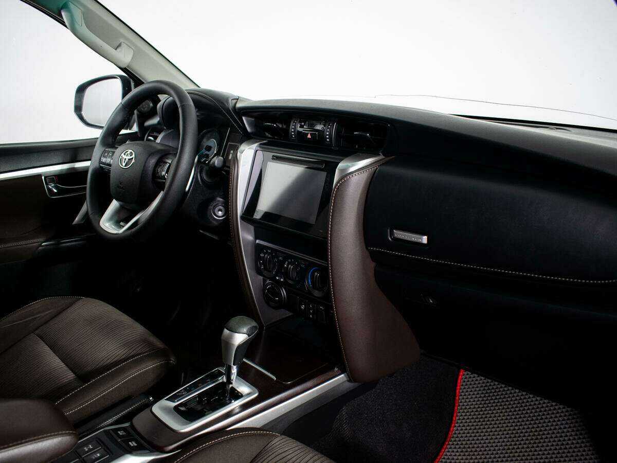 Toyota Fortuner, 2018 - 110 001 км. | Фото №7