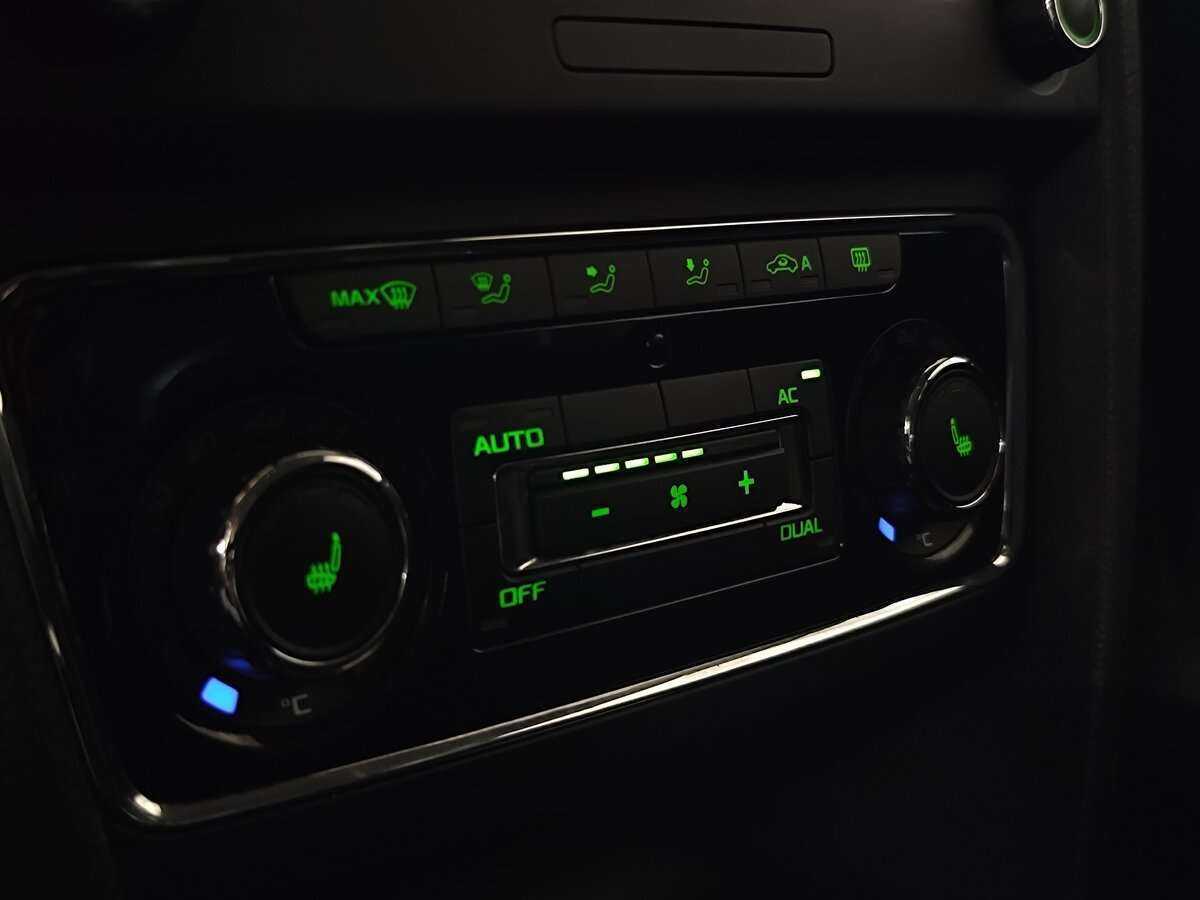 Skoda Superb DSG, 2010 Фото №16