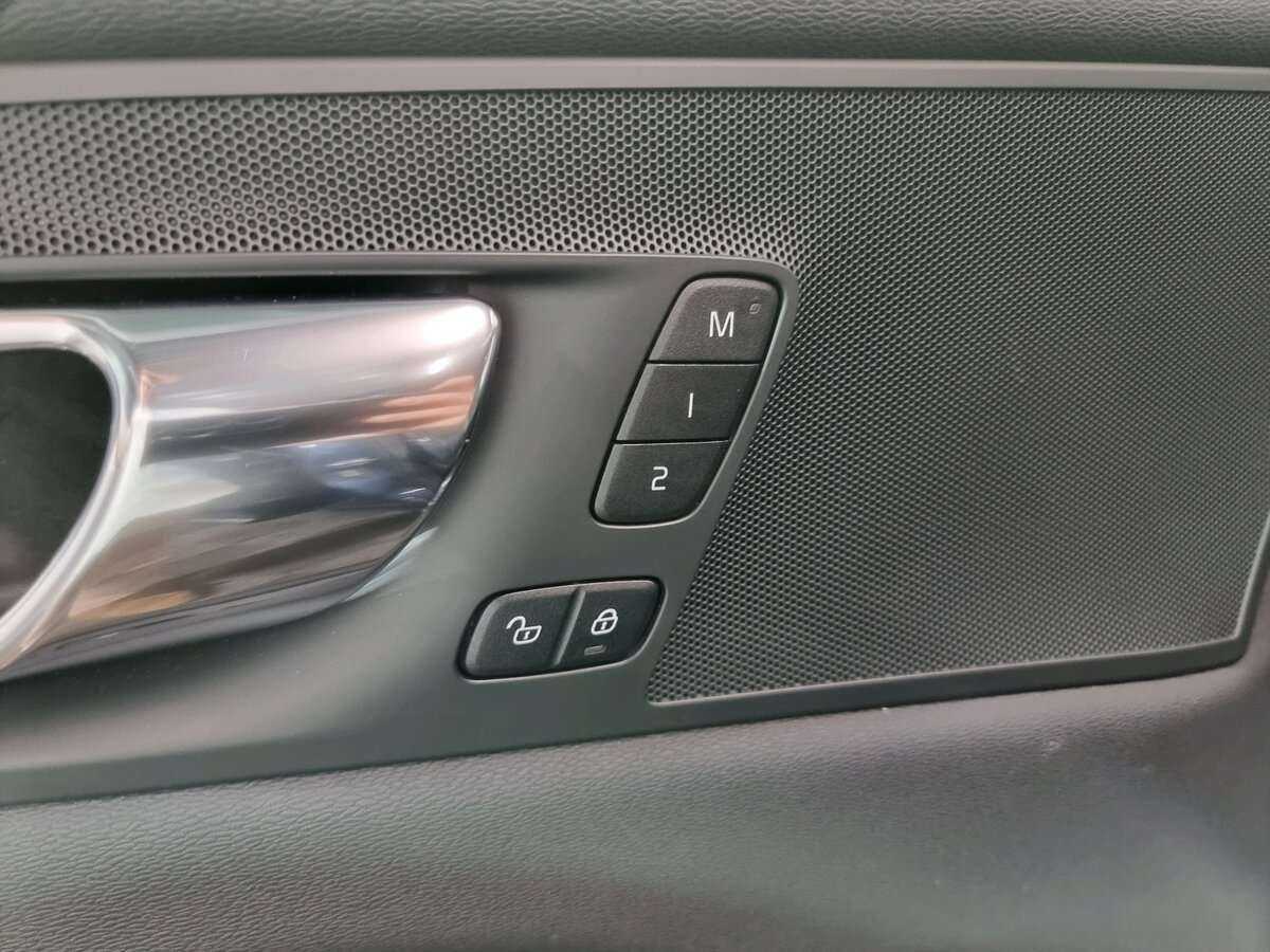 Volvo XC60, 2019 Фото №11