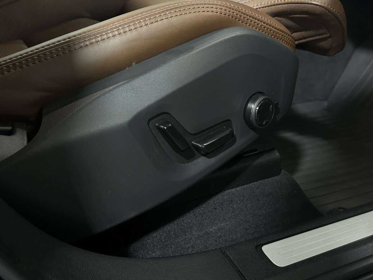 Volvo XC60, 2019 Фото №26