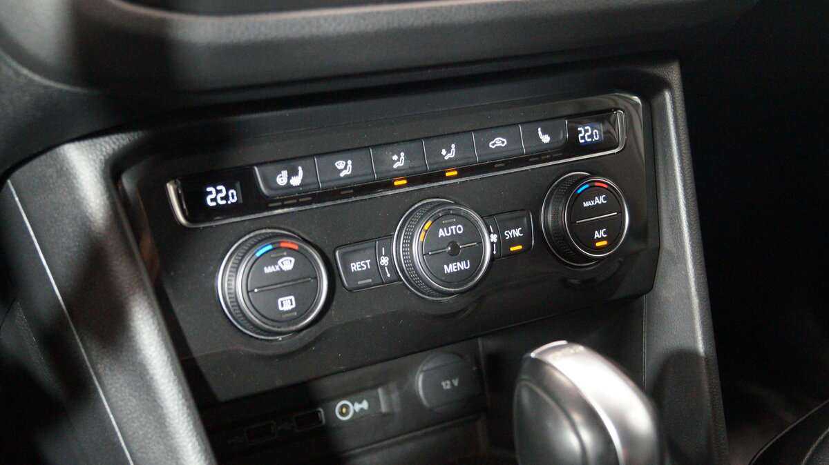 Volkswagen Tiguan, 2018 Фото №17