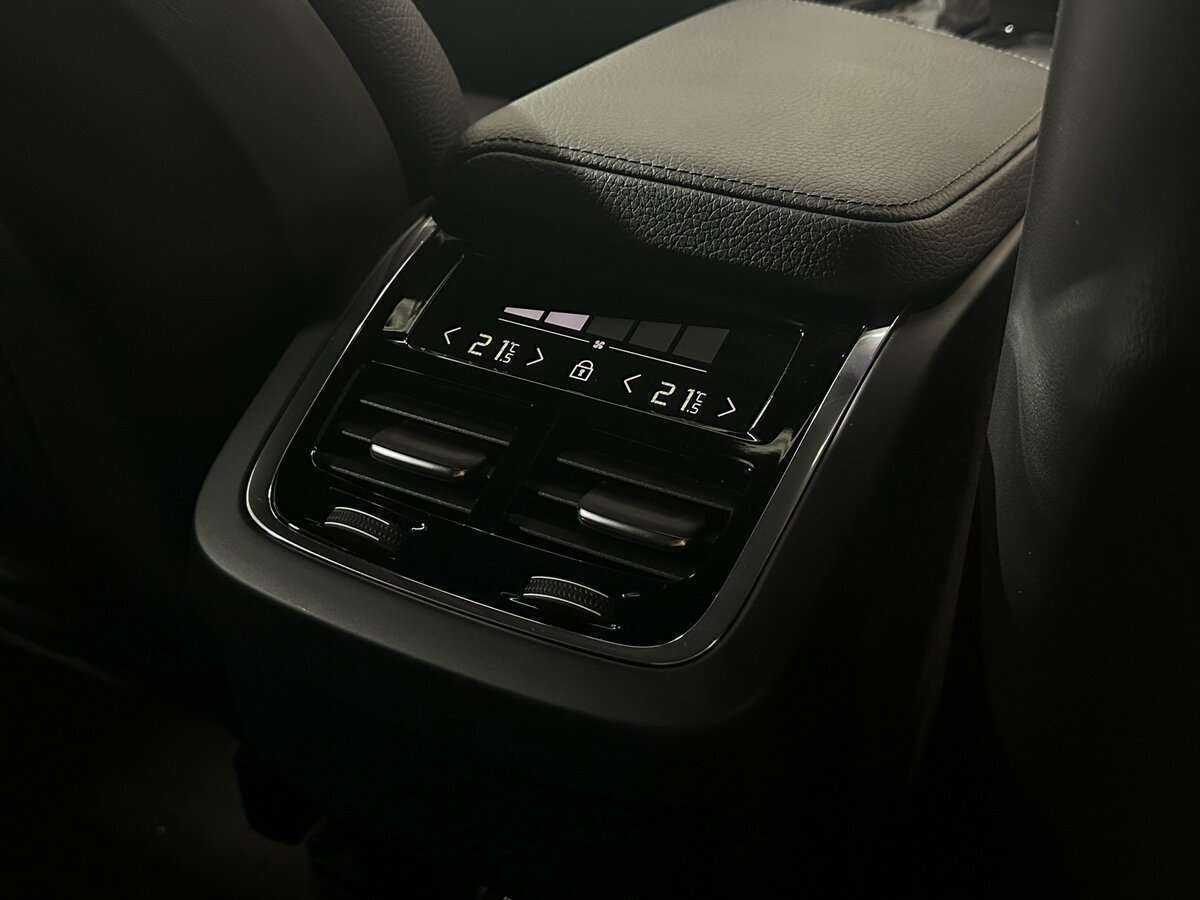 Volvo XC60, 2019 Фото №19